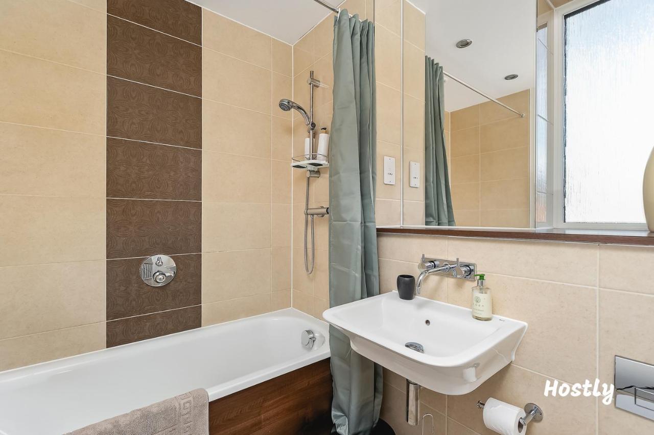 Puffin Way - Comfortable, Spacious House With Parking ريدينج المظهر الخارجي الصورة